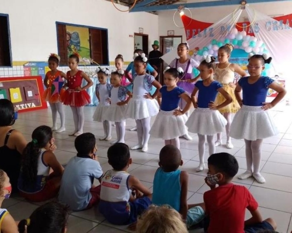Contadores de histórias e Ballet Municipal realizam apresentações em Comemoração a Semana da Criança