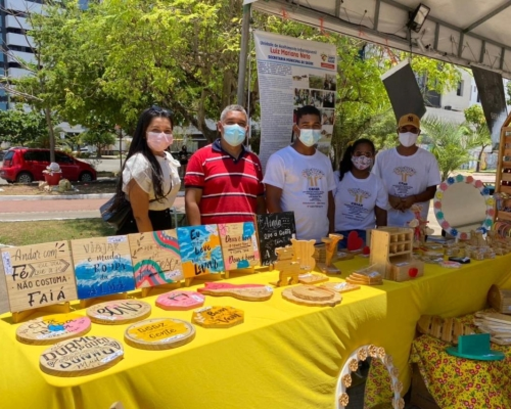 Jovens integrantes do Projeto CRIAR participaram da Feirinha Criativa em Maceió 