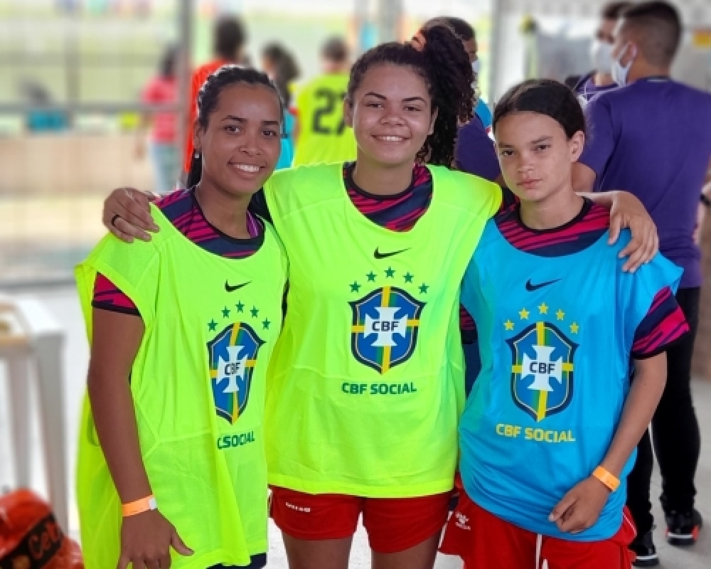 Atletas Semel feminino participam de peneira organizada pela CBF