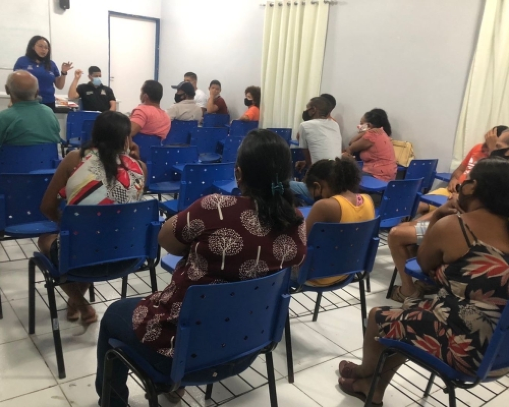 Secretaria de Indústria e Comércio realiza reunião com os comerciantes das festas de Final de Ano