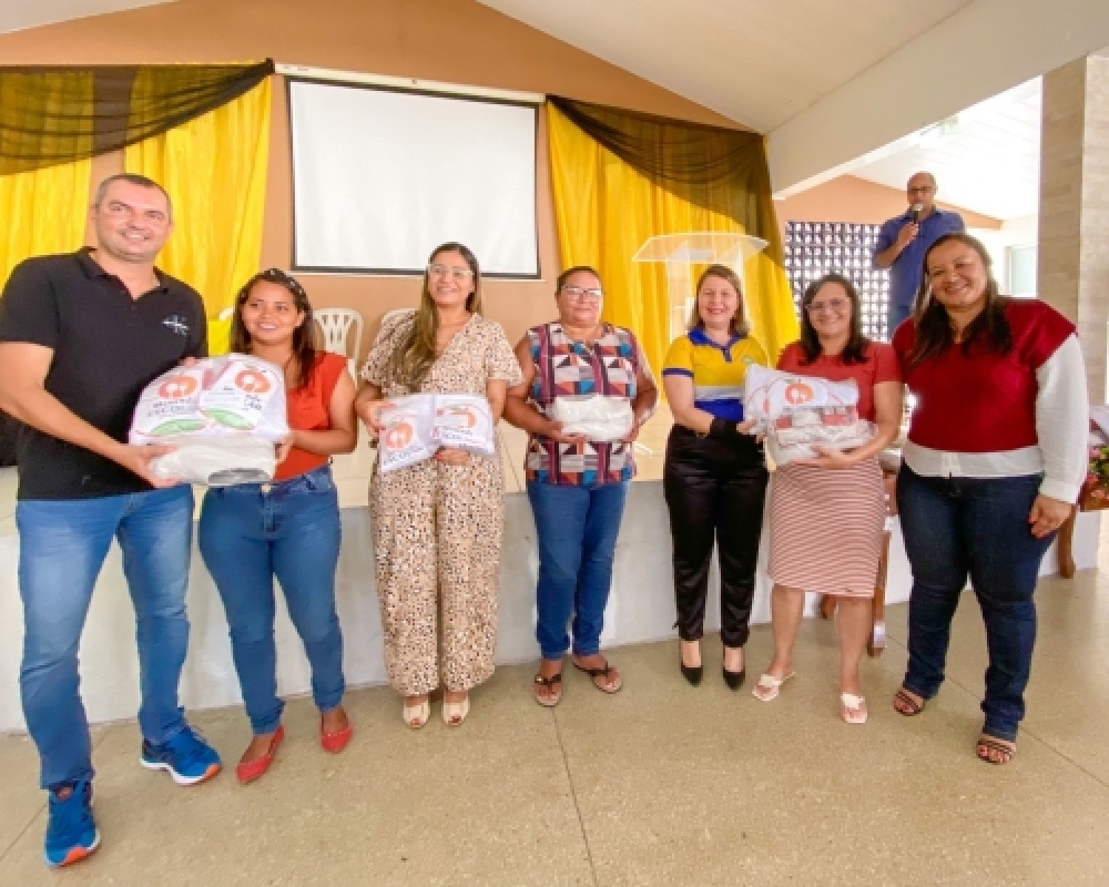 Merendeiras de Campo Alegre participaram de formação e recebem novos fardamentos