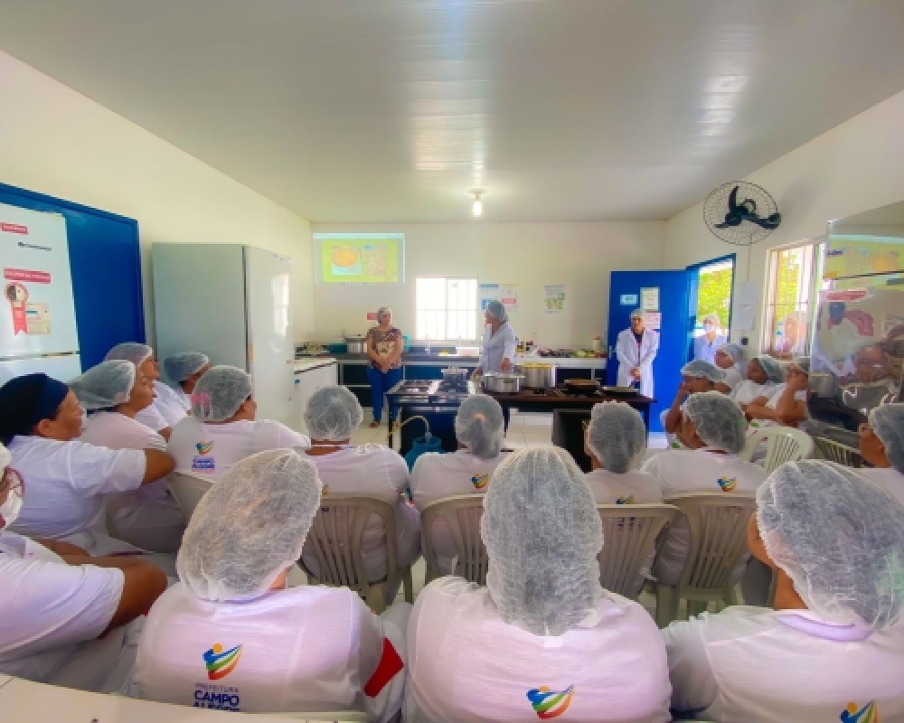 Merendeiras da Rede Municipal de Ensino participam do 1º Workshop sobre alimentação escolar