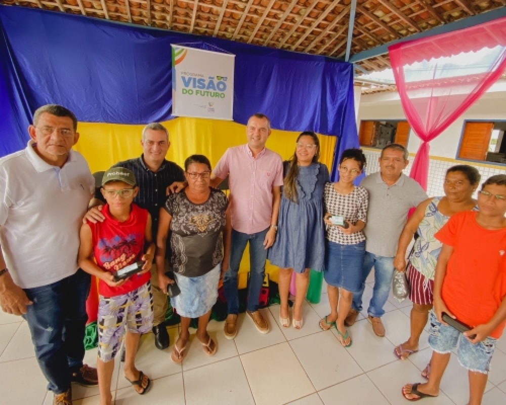 Prefeito Nicolas realizou mais uma entrega de óculos para estudantes pelo Programa Visão de Futuro 