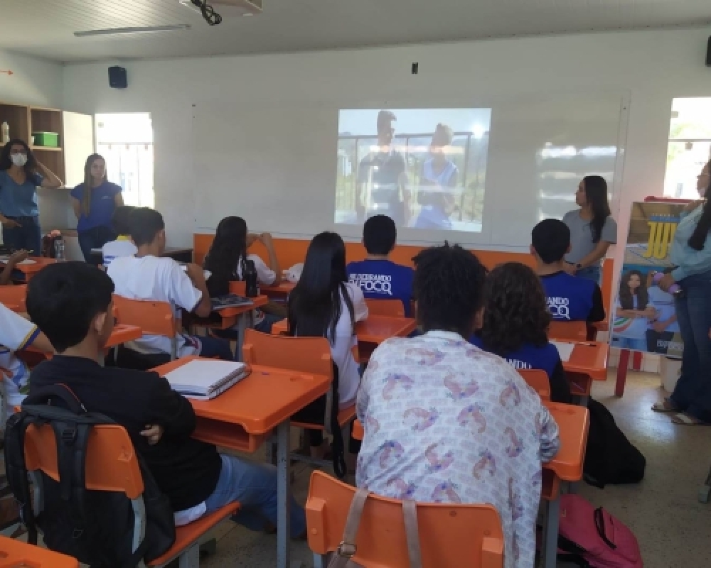 Alunos da Rede Municipal participam de palestras voltadas a Semana da Juventude