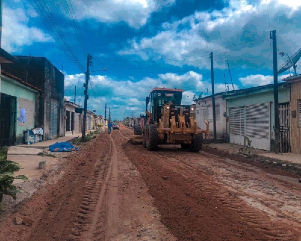 Prefeitura iniciou a pavimentação da Rua Maria Umbelina no distrito Luziápolis