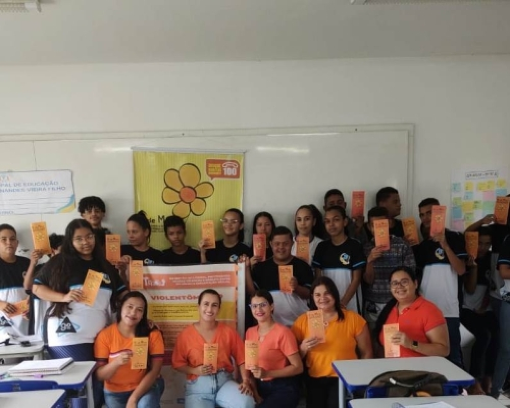 Campanha Faça Bonito - Equipe multiprofissional realiza Ações em alusão ao Maio Laranja 