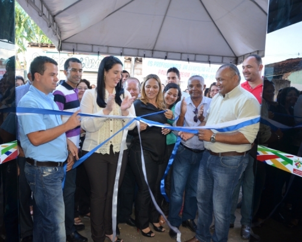 Prefeitura de Campo Alegre realizou inaugurações, entrega de veículos e shows gospel em Luziápolis