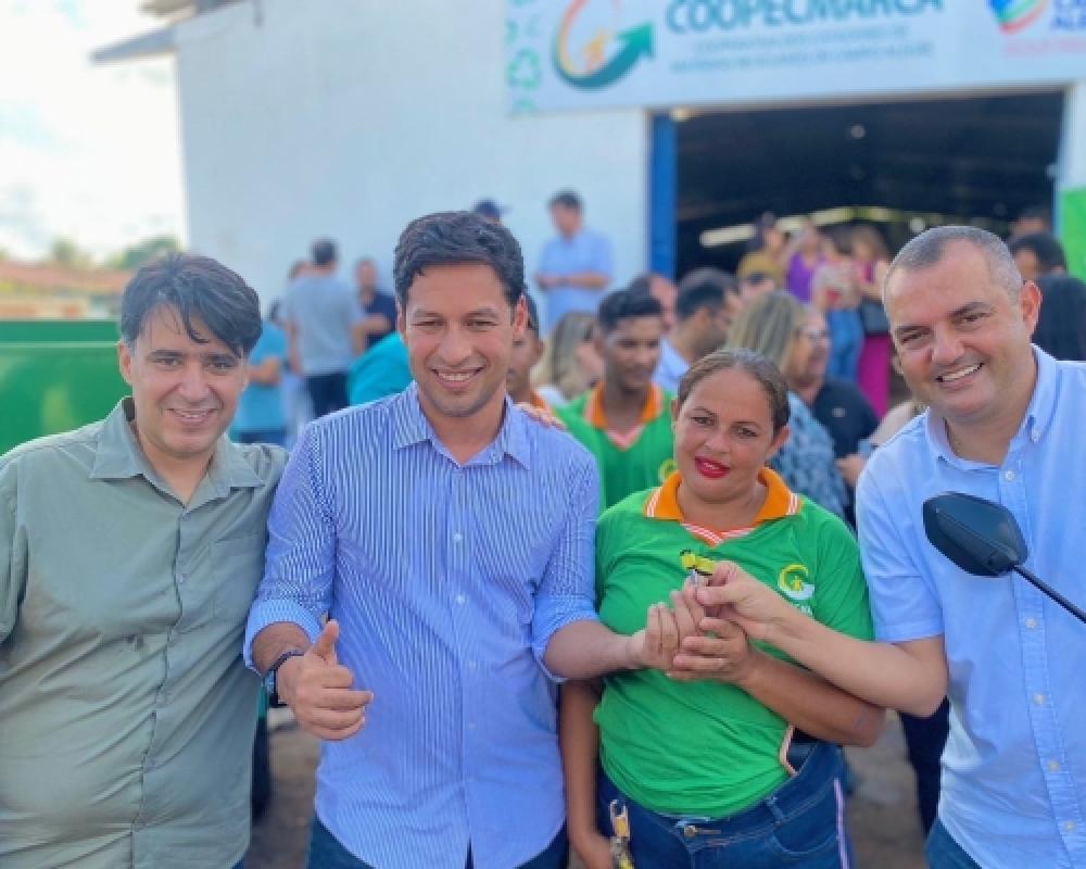 Cooperativa de Catadores recebe dois triciclos de coleta através de emendas do Senador Rodrigo Cunha