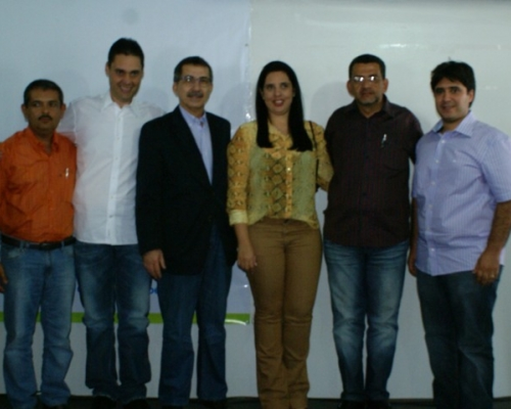 Prefeita de Campo Alegre participa do lançamento do Programa Amigo Trabalhador