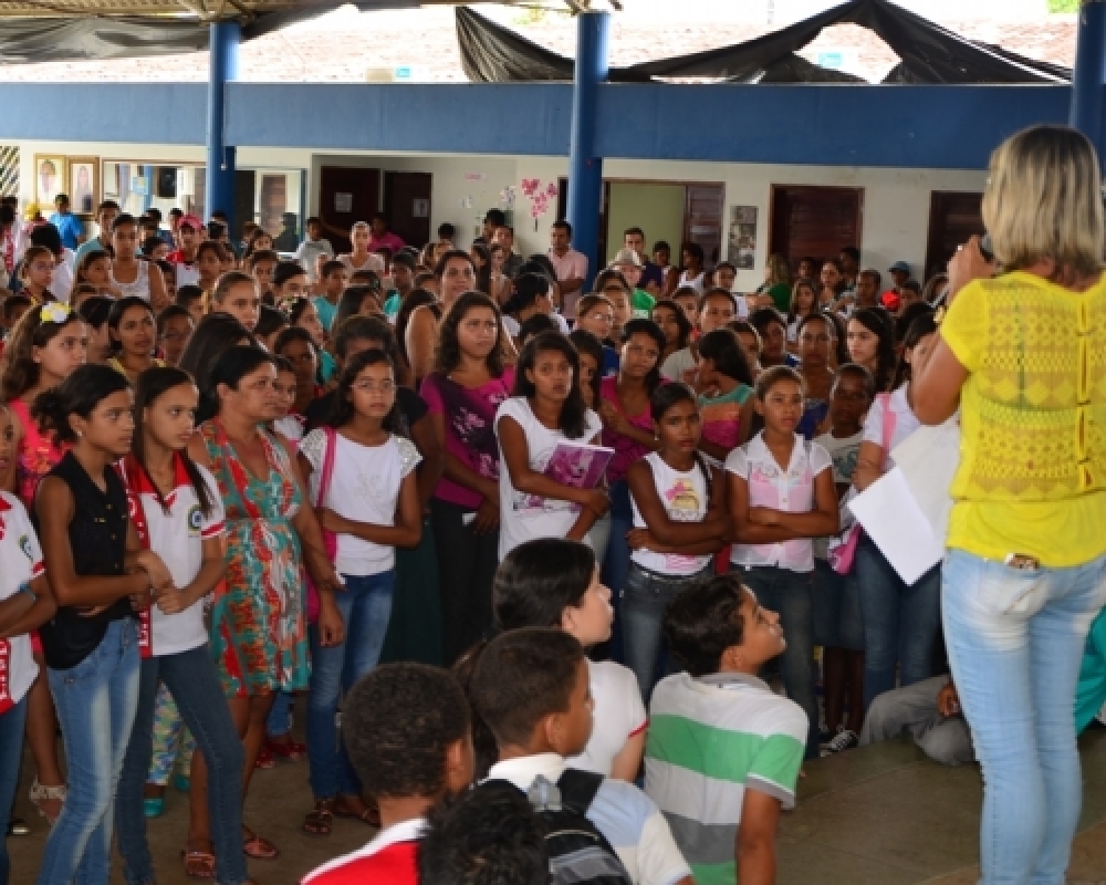 Volta às aulas: Rede municipal inicia ano letivo 2014