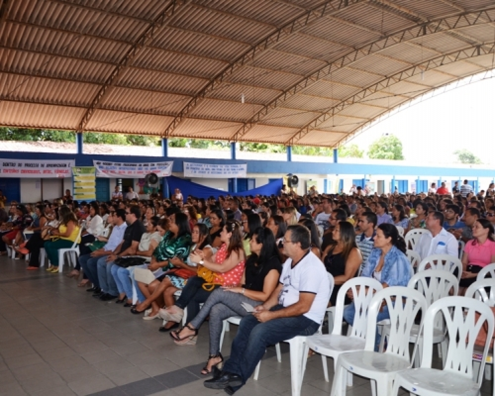 Palestra reúne mais de 500 profissionais da educação de Campo Alegre marcando o início do ano letivo