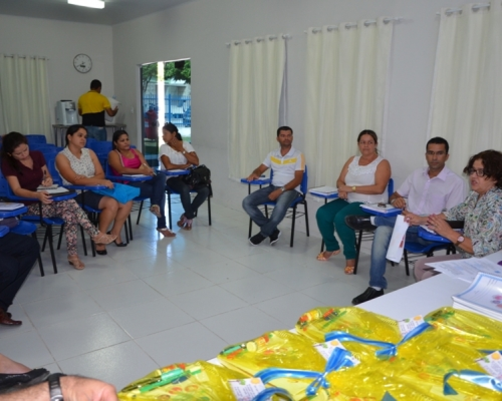Educação iniciou 2014 com a realização de formação, palestras e reuniões 