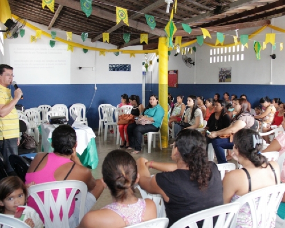 Gerente do INSS ministra palestra para beneficiárias do projeto VIVA VIDA