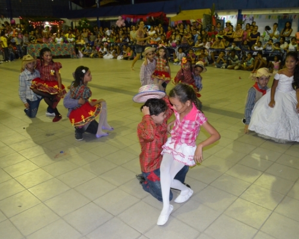 Escolas municipais encerram primeiro semestre com festejos juninos 