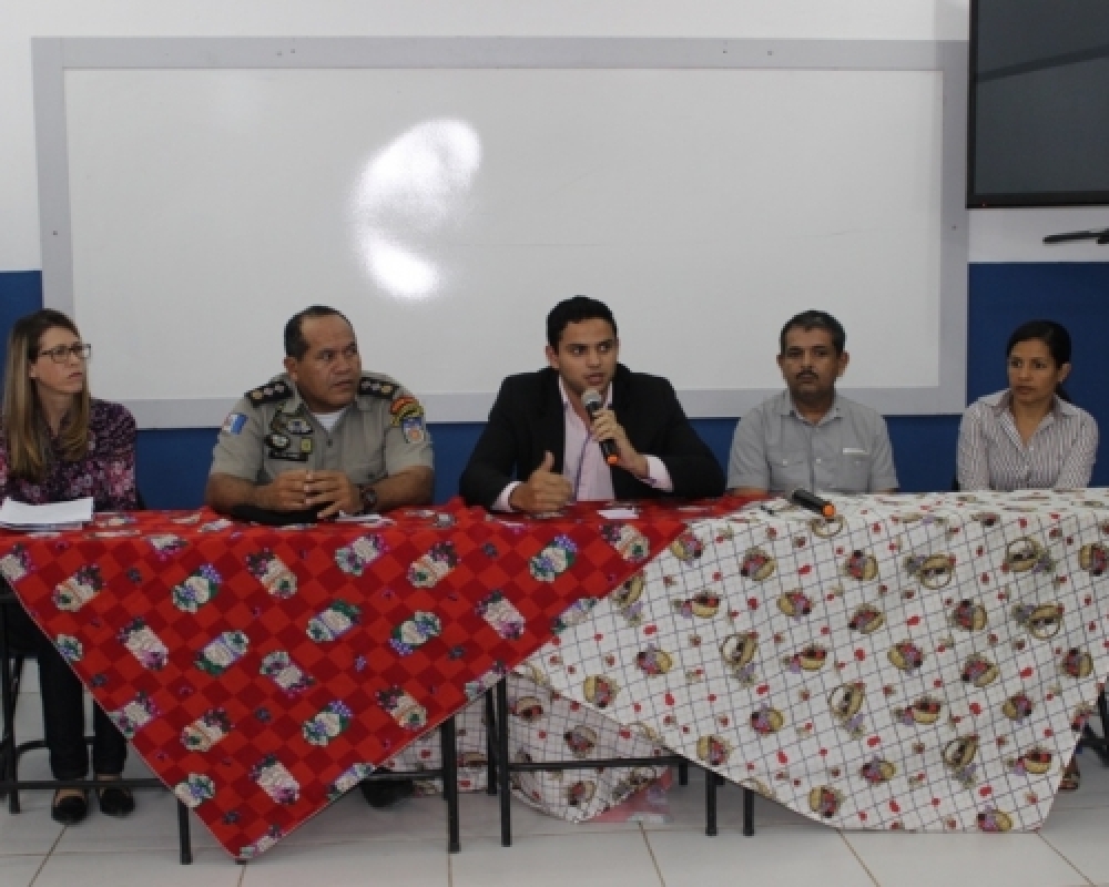 Segurança pública foi tema de debate em mesa redonda no Distrito de Luziápolis
