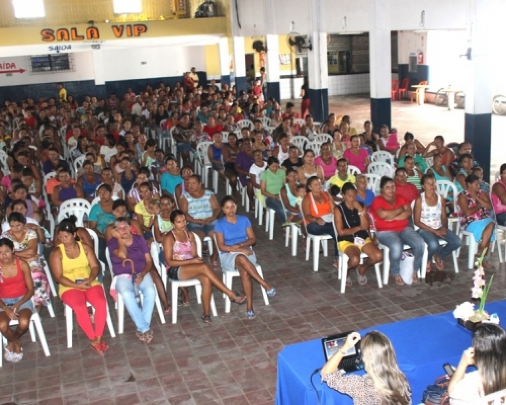 Beneficiários do programa Bolsa Alegre participaram de reunião em Luziápolis