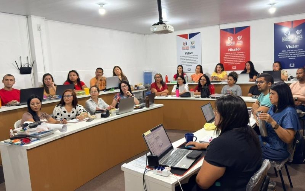 Diretoria de Gestão de Ensino realiza reunião pedagógica com equipes da Formação Continuada e Educação Integral