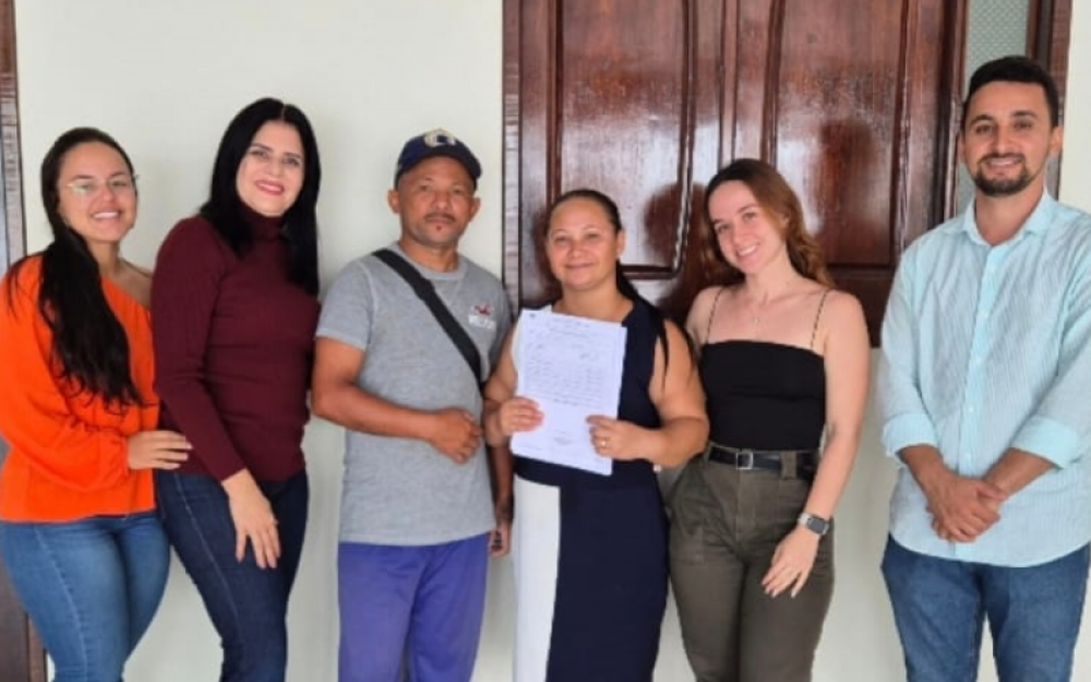 Secretaria de Habitação realiza entrega de mais um projeto através do Programa Minha Casa Legal 