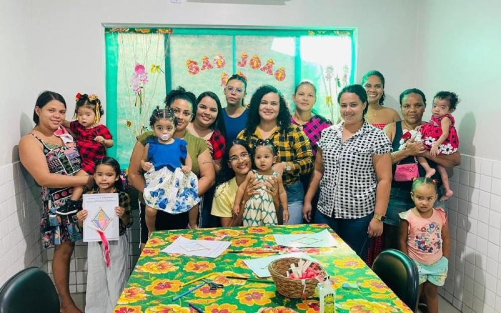 Programa Criança Feliz de Campo Alegre promove oficina de criação de balão junino