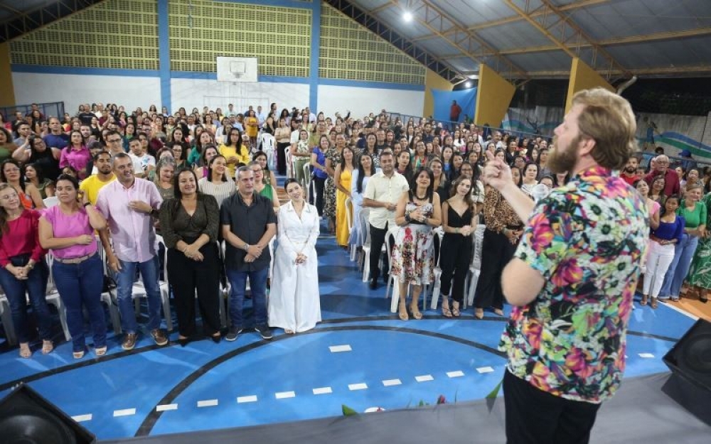 Prefeitura de Campo Alegre promoveu palestra e show festivo para celebrar o Dia do Servidor Público e o Dia do professor