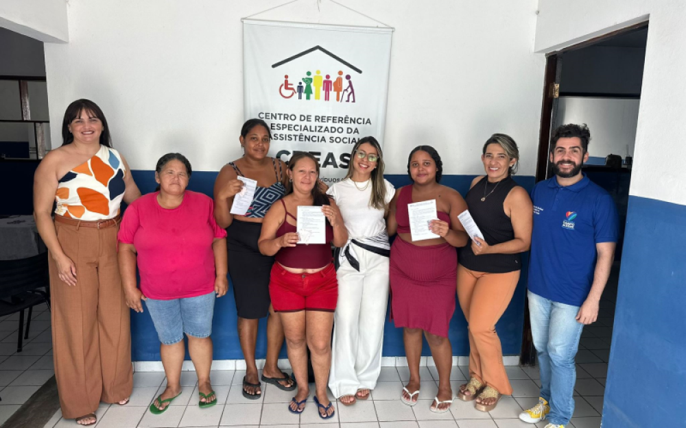 Equipe técnica do CREAS realizou ação em alusão a Campanha Outubro Rosa