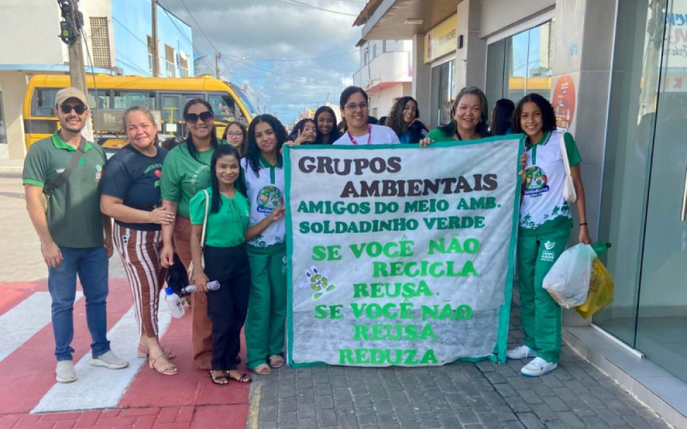 Secretaria de Educação realiza mobilização ambiental em Luziápolis com grupos escolares