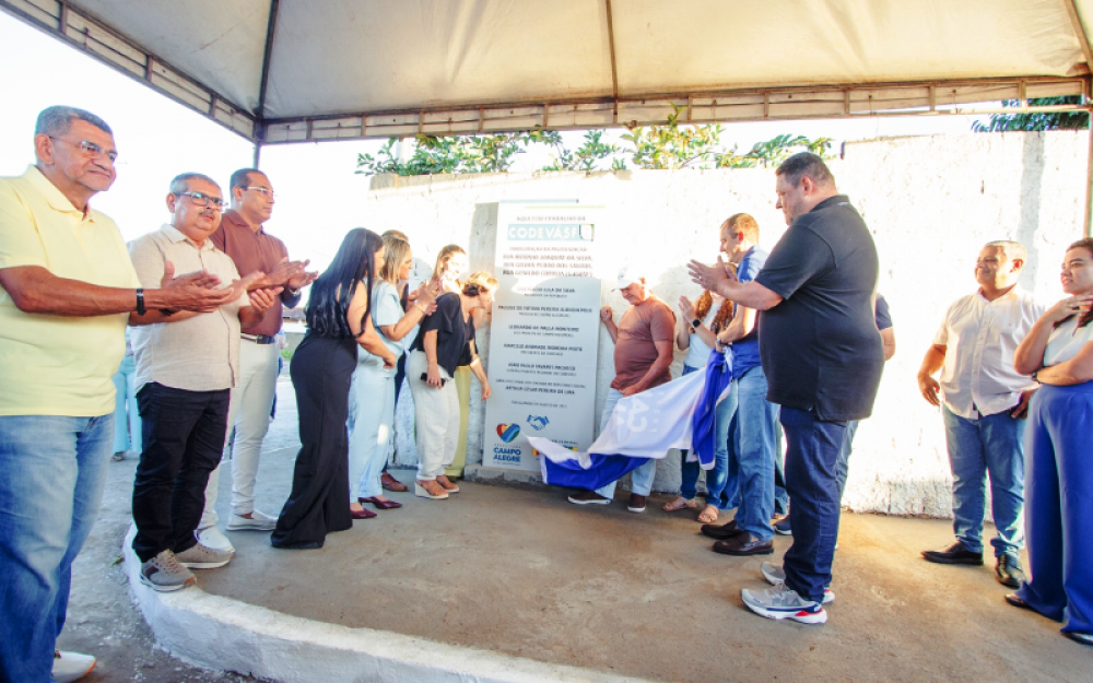 Prefeita Pauline Pereira inaugurou a pavimentação de mais 06 Ruas no Distrito Luziápolis