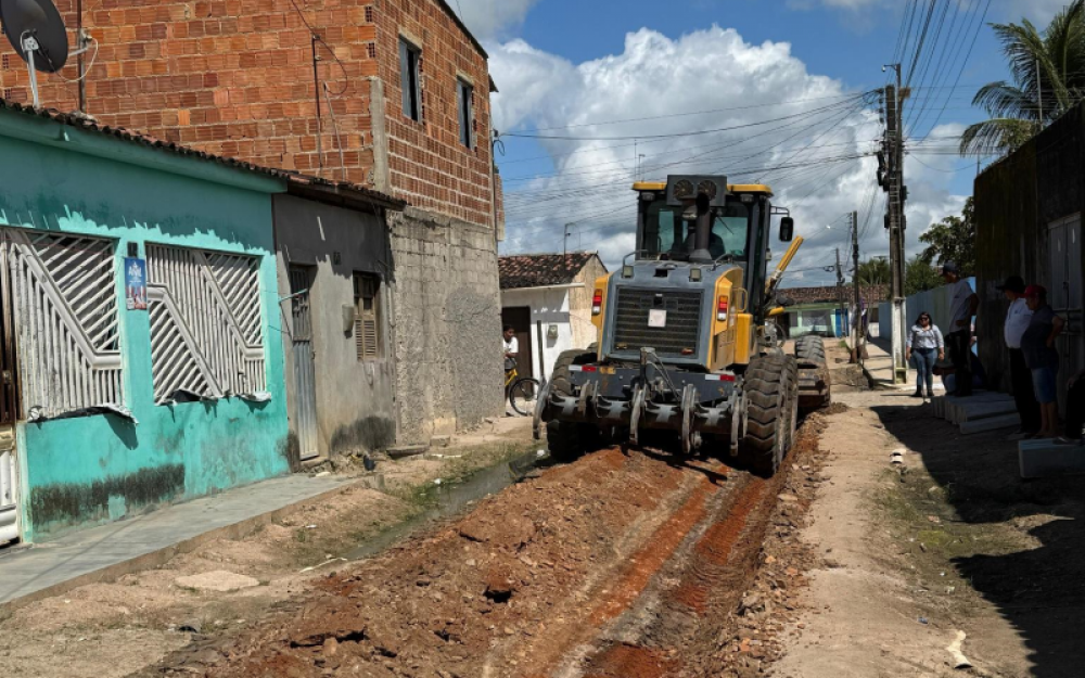 Prefeitura de Campo Alegre inicia pavimentação de mais quatro ruas em Luziápolis