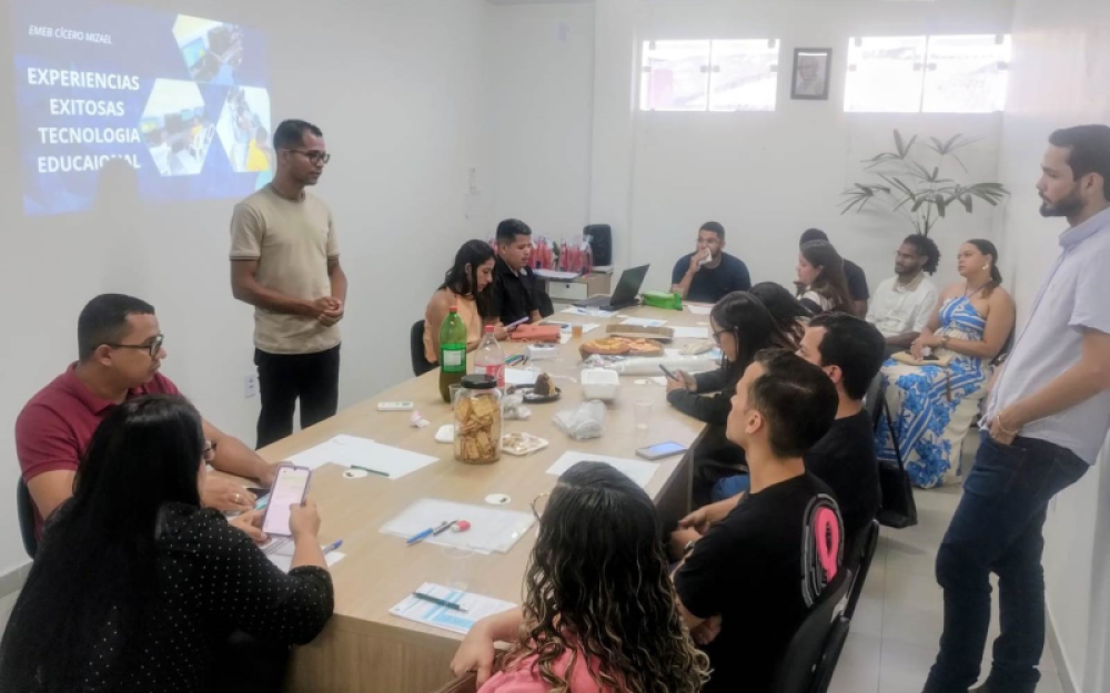 Secretaria de Educação realiza a terceira formação em tecnologias educacionais