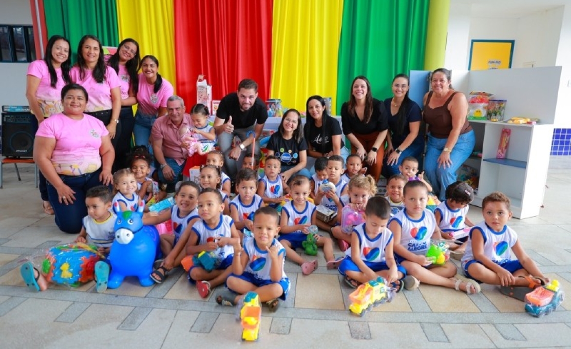 No dia da Educação Prefeitura de Campo Alegre realiza entrega de Brinquedos nas instituiçõe...