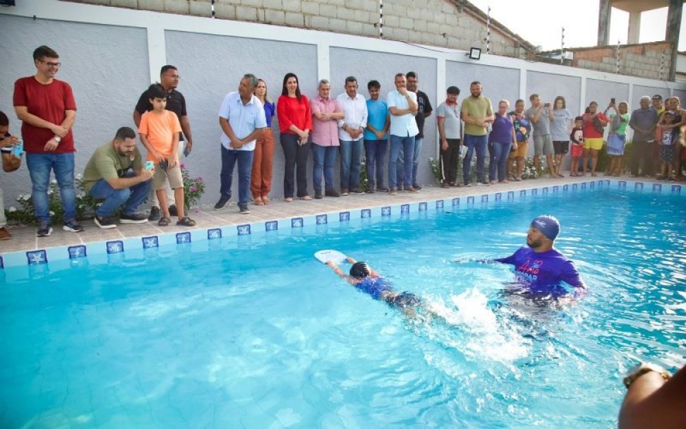 Prefeitura de Campo Alegre realizou a aula inaugural do Projeto Amo Nadar em Luziápolis 