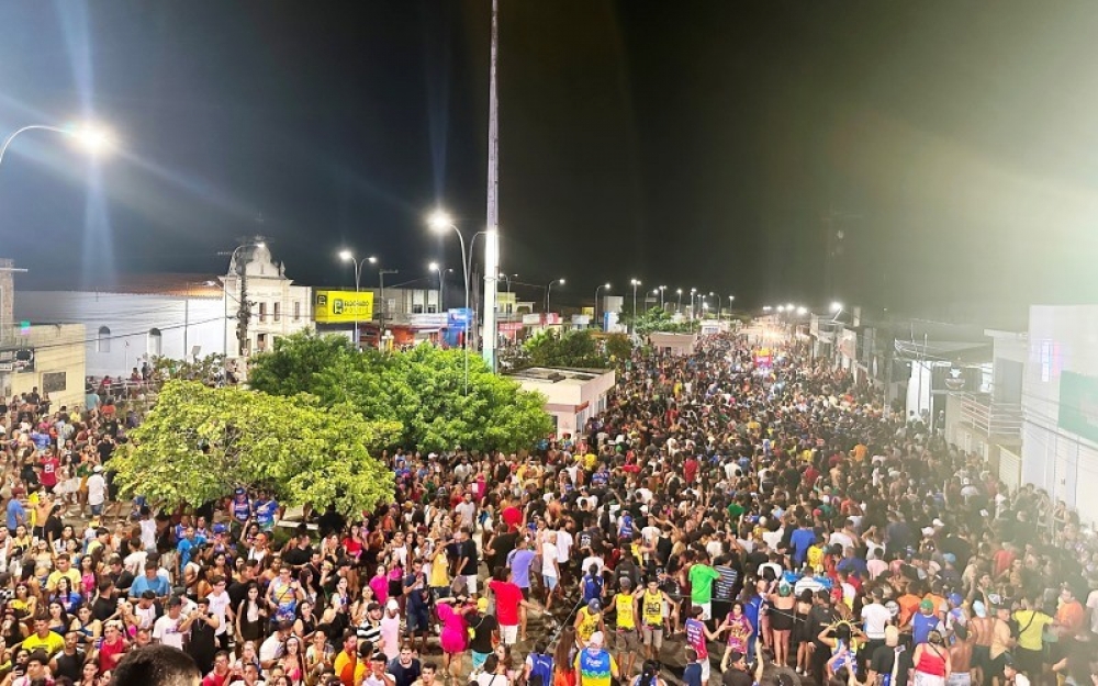 O KANALHA arrastou um mar de gente no encerramento do CARNAFOLIA 2024 em Campo Alegre 