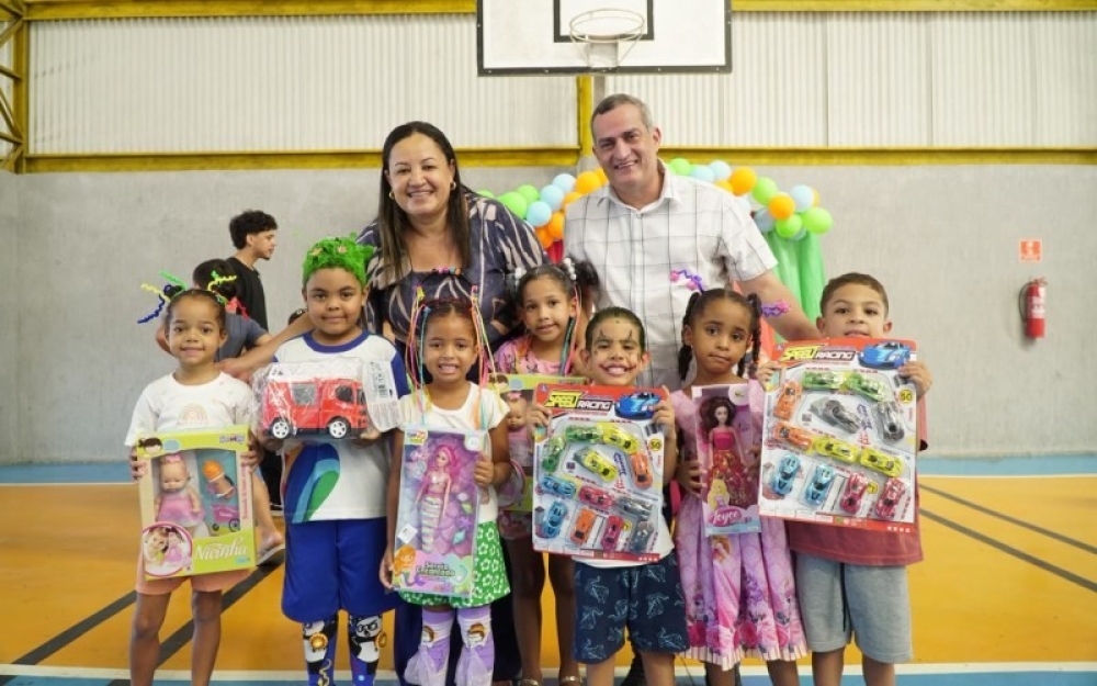 Distribuição de brinquedos marca a Semana das Crianças na Rede Municipal de Ensino de Campo Alegre