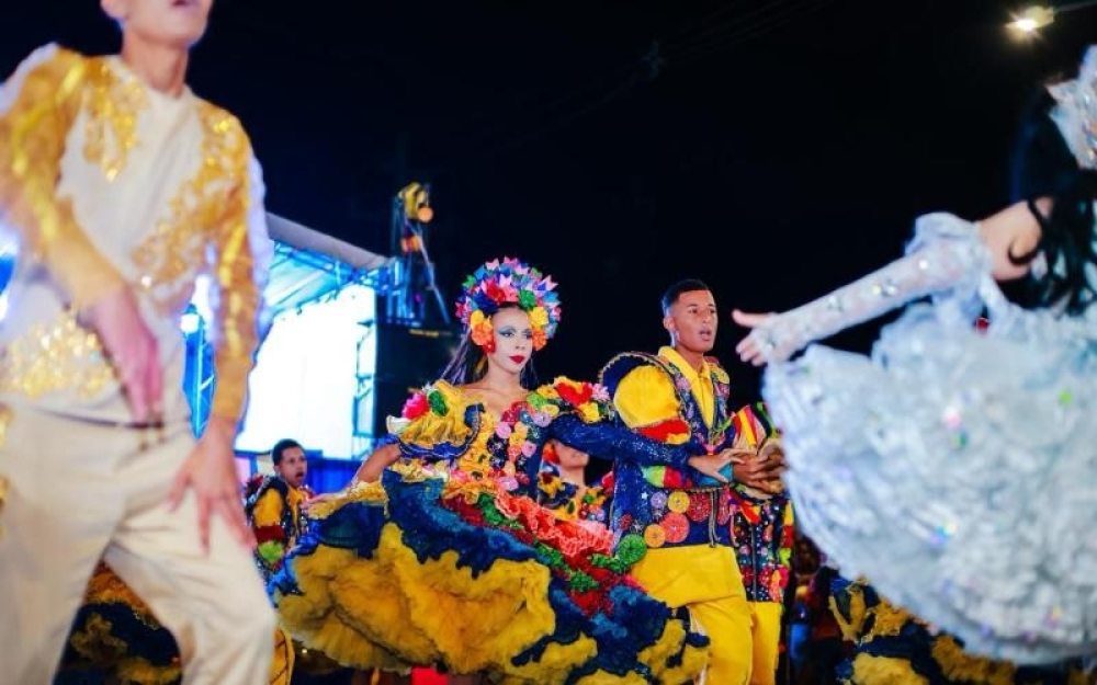 Última noite da Caravana do Forró 2026 levou apresentações de quadrilhas juninas e shows para Luziápolis
