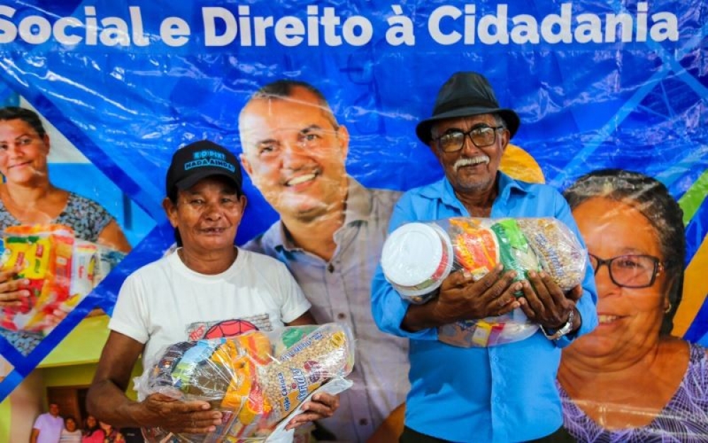 Famílias de Campo Alegre recebem mais 02 mil Cestas Básicas através do Programa Bolsa Alegre