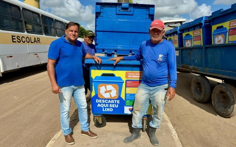 Prefeitura de Campo Alegre instala novos containers para descarte de lixo