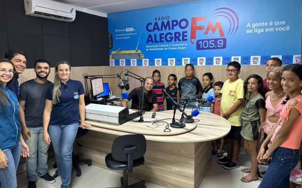 Crianças e Adolescente do Projeto Fortalecendo Vínculos realizam visita na Rádio Campo Alegre FM