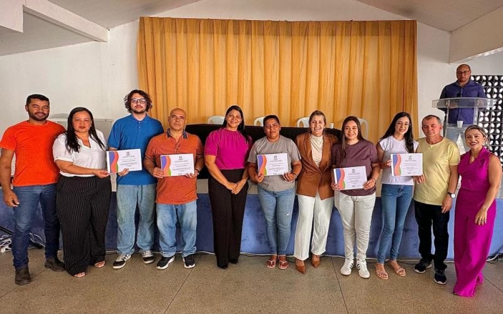 Prefeitura de Campo Alegre realizou a entrega de 111 certificados de cursos ofertados pela Escola de Governo