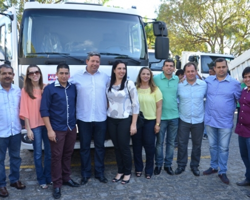 Campo Alegre recebe caminhão para beneficiar as ações desenvolvidas no município