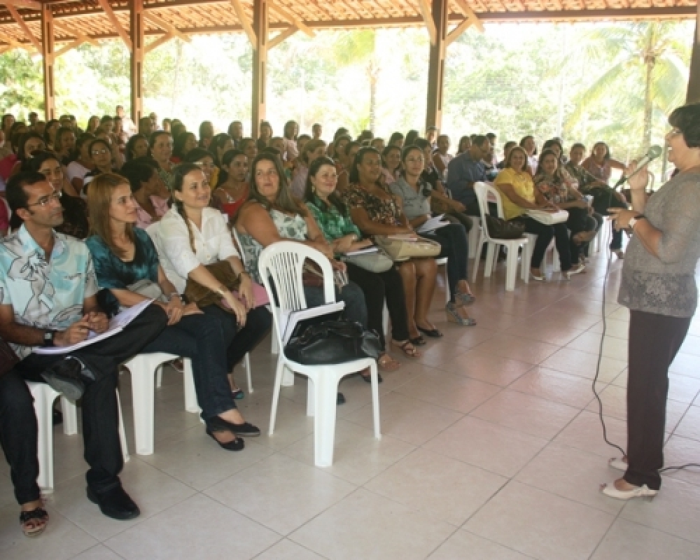 Secretaria Municipal de Educação promove palestra para gestores escolares e técnicos da educação 