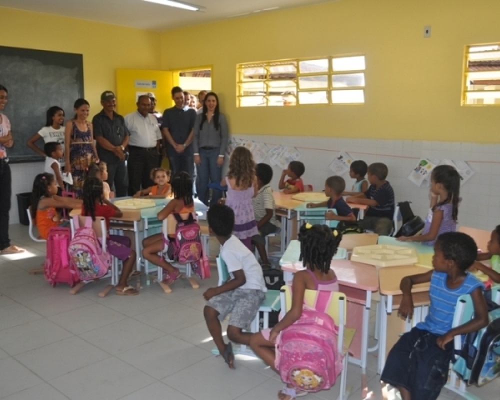 Prefeita Pauline Pereira e equipe visita escolas reformadas em Luziápolis