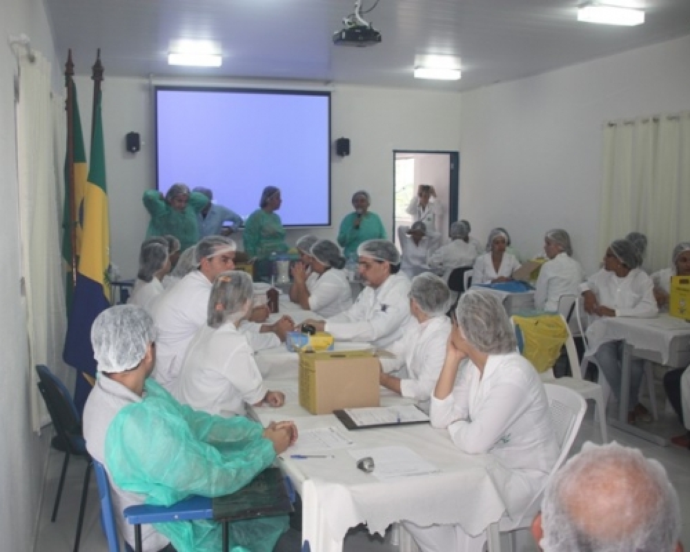 Médicos e enfermeiros participam de capacitação sobre o teste rápido de HIV e Sífilis