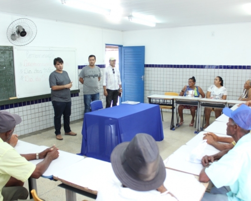 Agricultores participam de palestra sobre incentivo a produção de horticultura no município