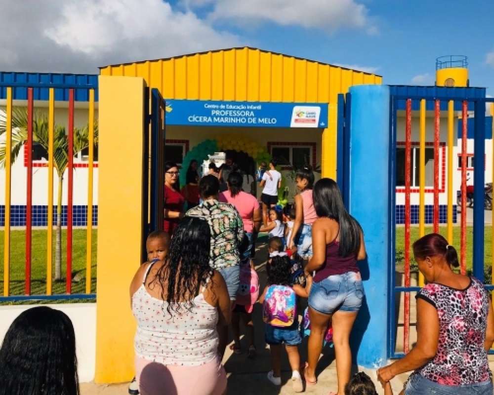 Primeiro dia de aulas da Educação Infantil é marcado por muita diversão