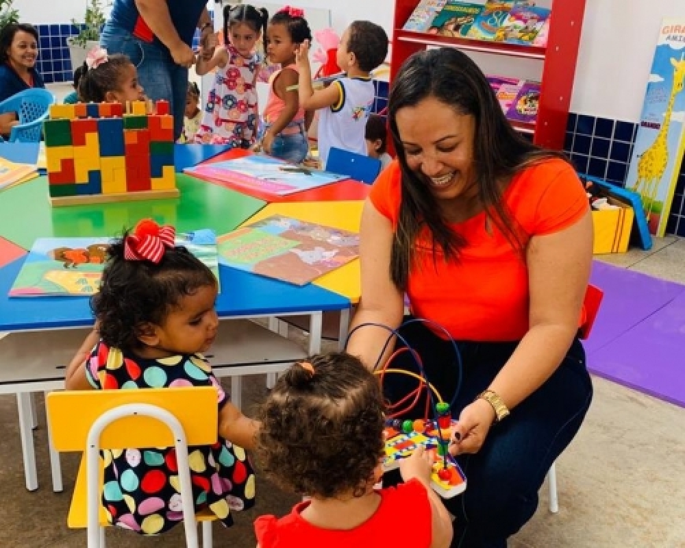 SEMED realiza entrega de brinquedos, jogos e diversos livros nas instituições de Educação Infantil