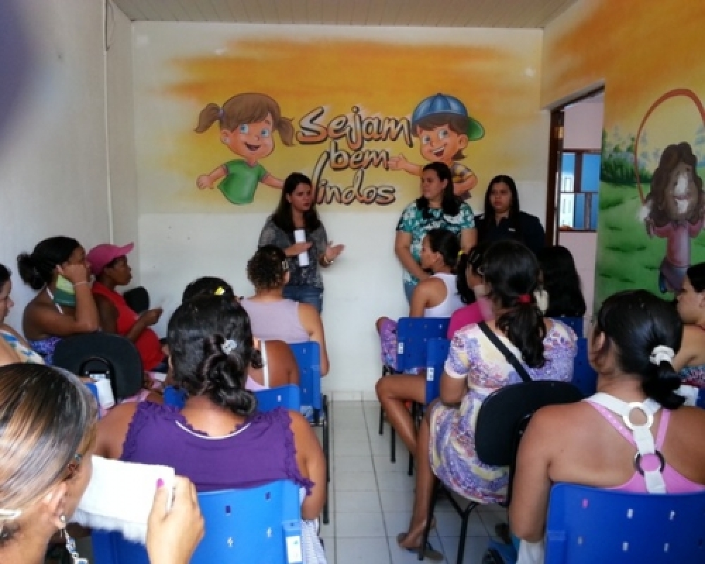 Grupo de gestantes de Campo Alegre participam de palestra no CRAS e recebem kits