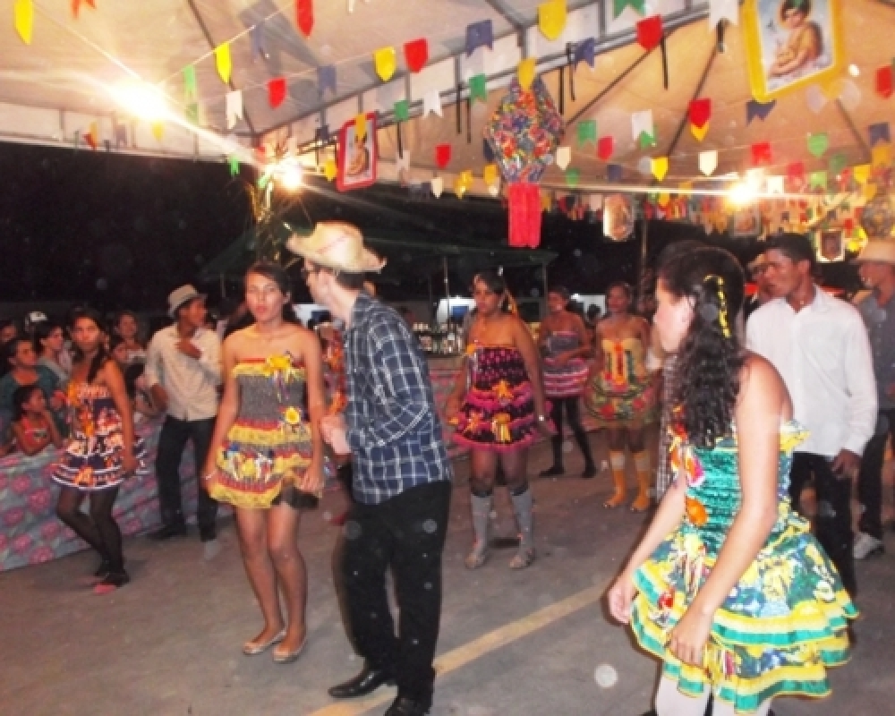 Festejos juninos em Campo Alegre começaram com apresentação de quadrilhas e muito forró