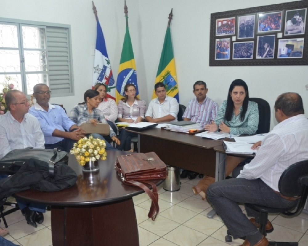 Prefeita se reúne com representantes dos agentes de saúde e concede melhorias para a categoria