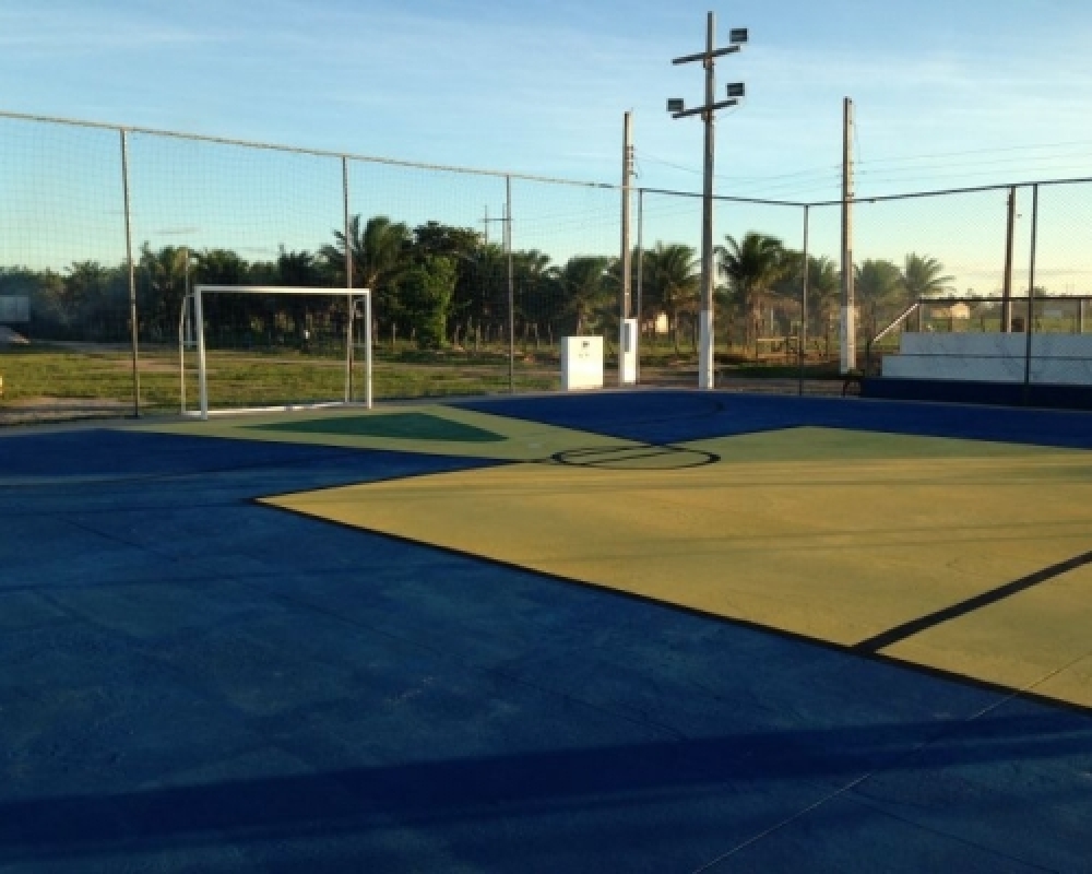 Prefeitura realiza reforma da quadra de esportes de Luziápolis