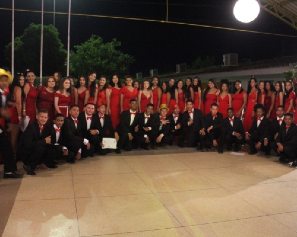 Escola Hildebrando Guimarães realizou solenidade de formatura de turmas do 9º ano